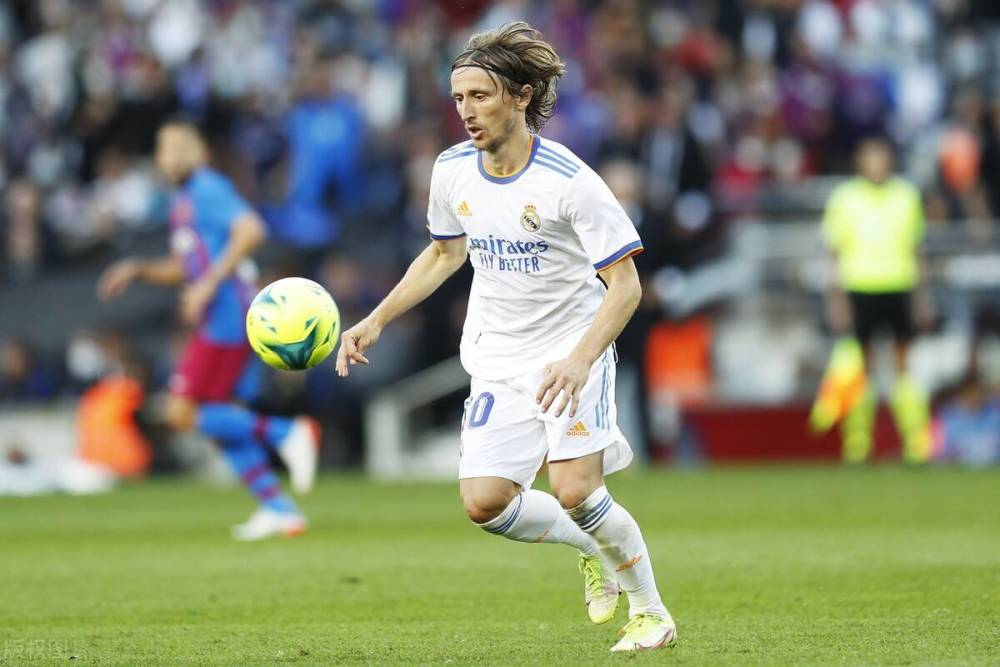 迈阿密国际4-0辛辛那提晋级四强，梅西助攻戴帽+头球破门，阿连德双响